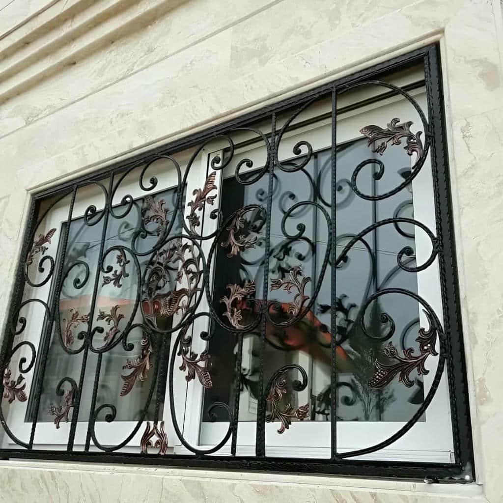 10 مدل نرده پنجره فرفورژه گل دار