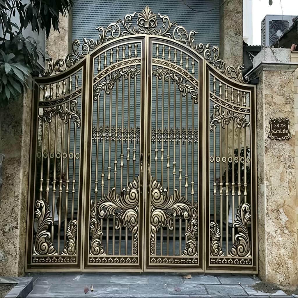 ساخت درب فلزی حیاط با میله‌های عمودی