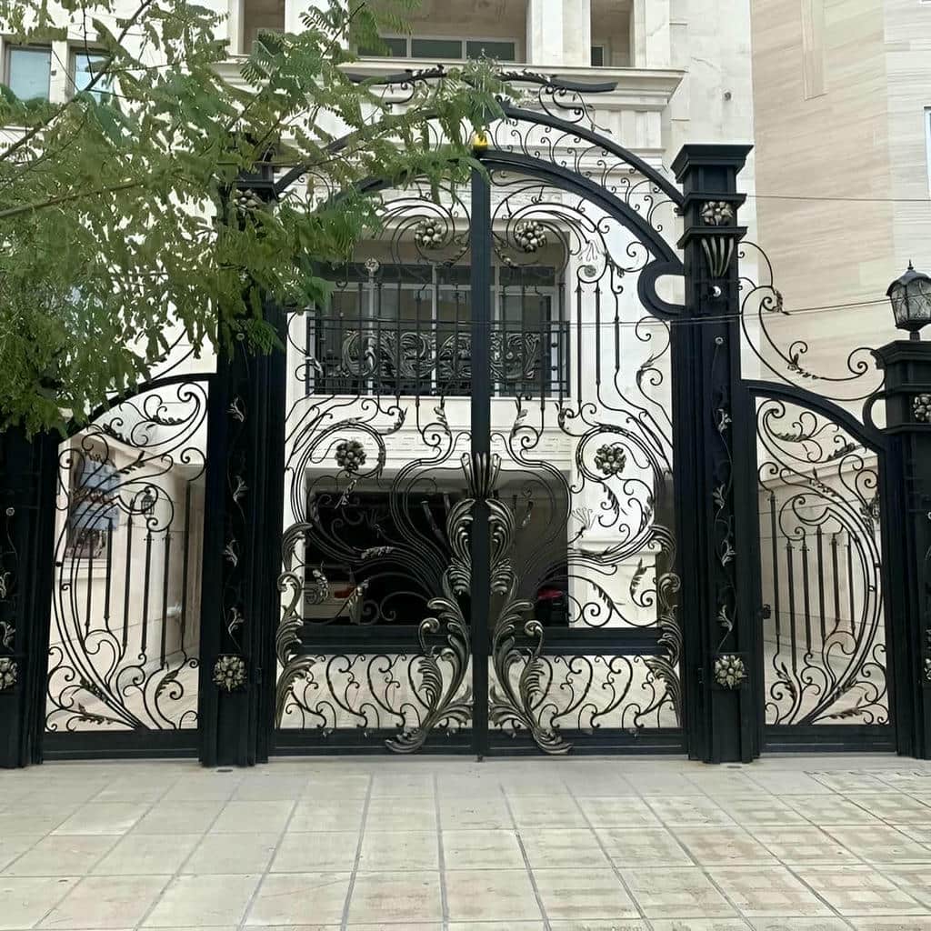 تولید درب فلزی مدرن با پنل چندلایه