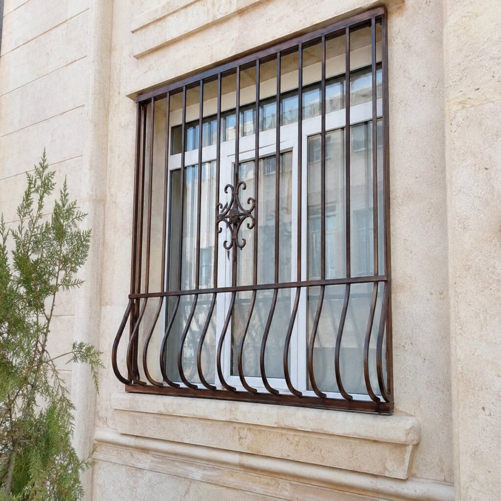 اجرای حفاظ پنجره رنگی کوره ای روی زیرکار مناسب