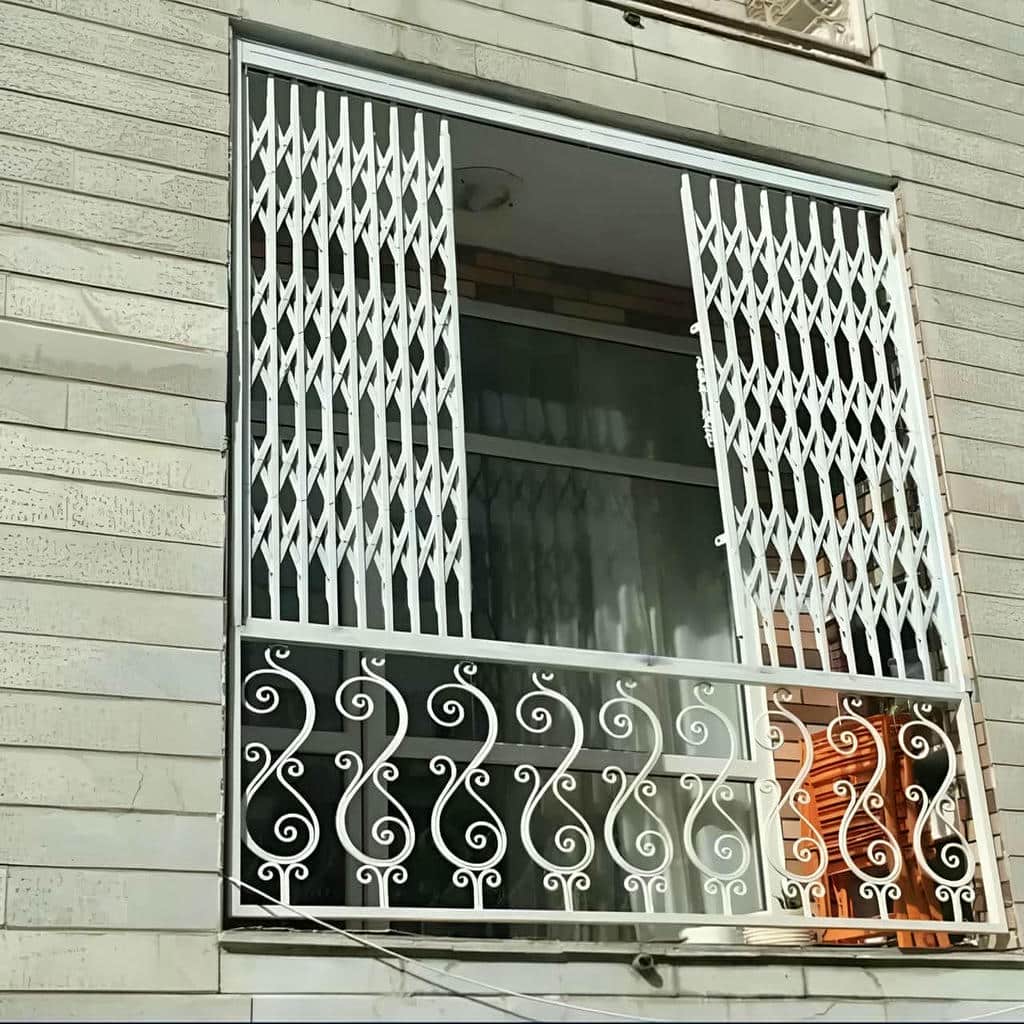 اجرای حفاظ پنجره ریلی بازشو با ریل تراز