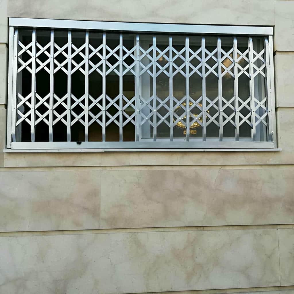 اجرای حفاظ پنجره متحرک کشویی با ریل تراز