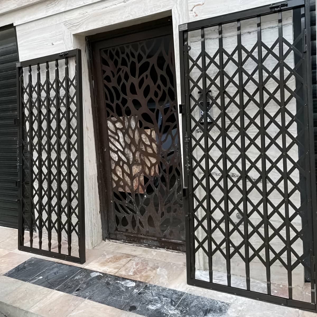 مرکز تخصصی فروش حفاظ ضربدری آکاردئونی سفارشی برای بازسازی ساختمان‌های قدیمی