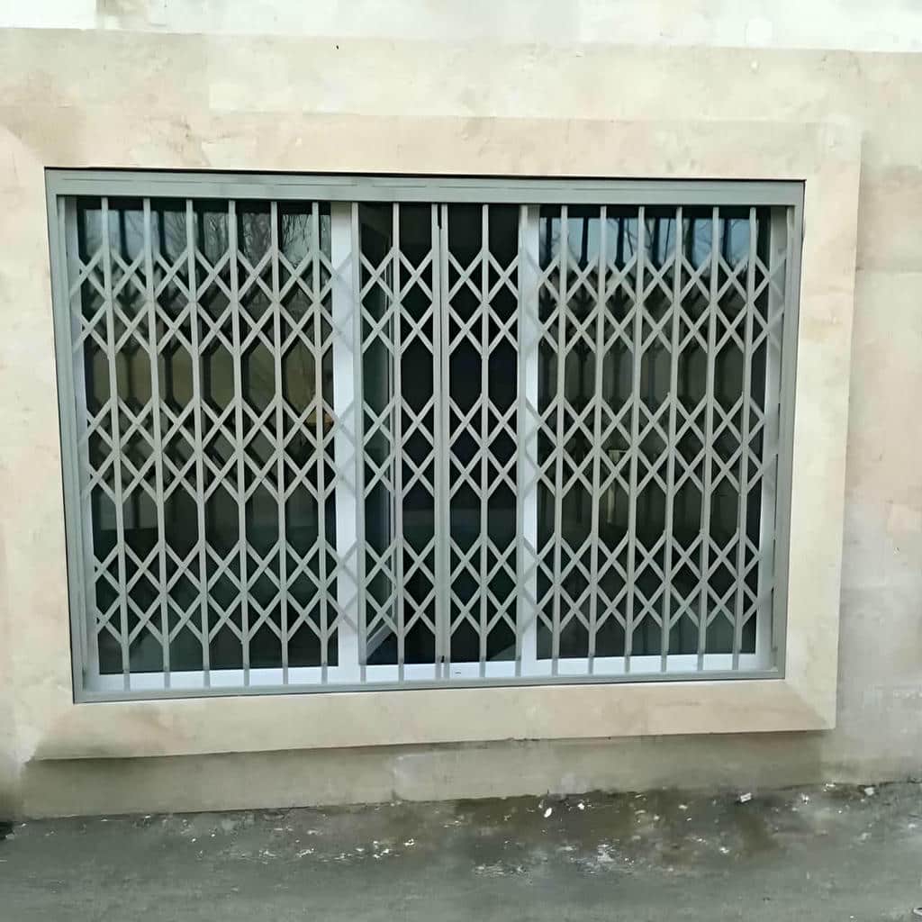 درب آکاردئونی آپارتمان با طراحی شبکه ای
