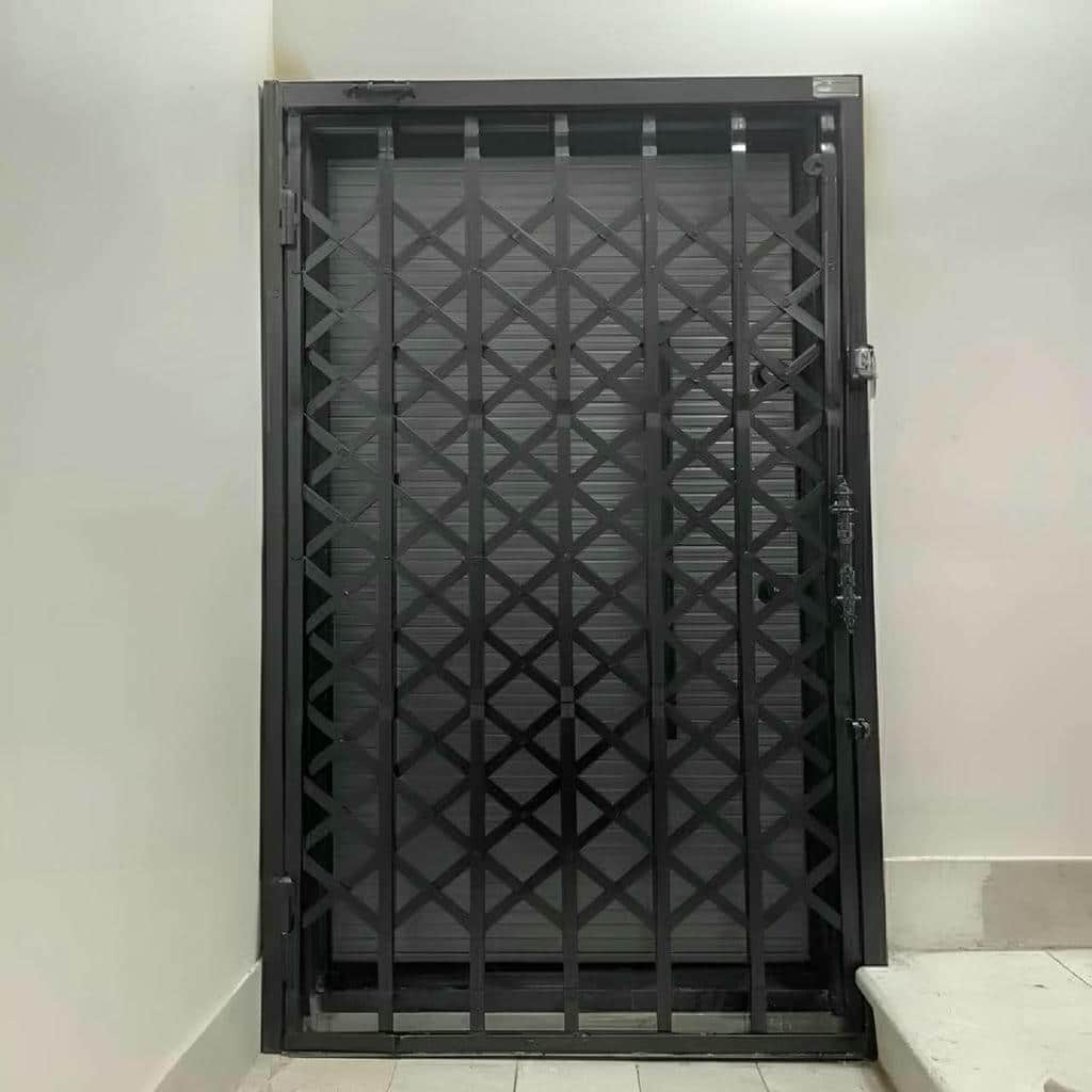 درب آکاردئونی با پوشش مقاوم