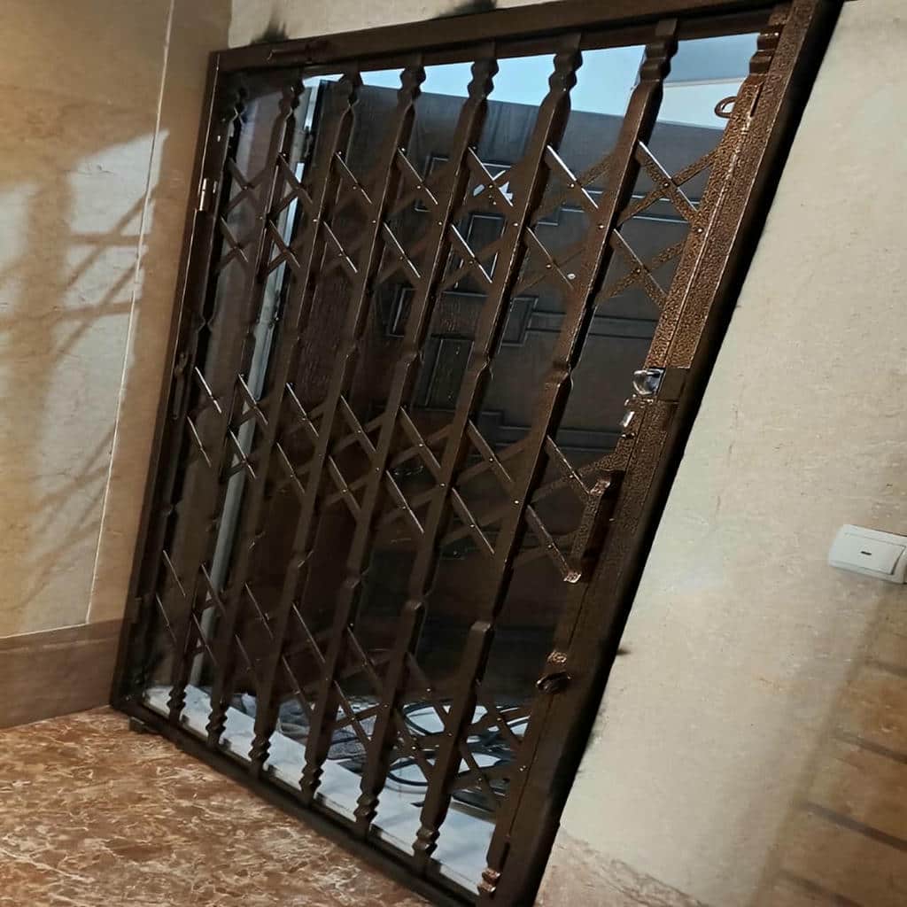 درب آکاردئونی با قفل امنیتی مقاوم