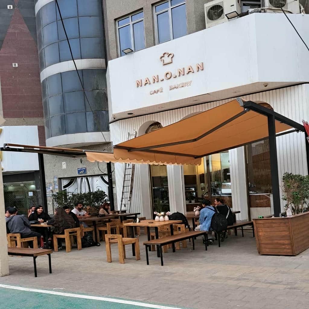سایبان اتوماتیک نصب شده روی تراس ویلا سایبان اتوماتیک نصب شده روی تراس ویلا