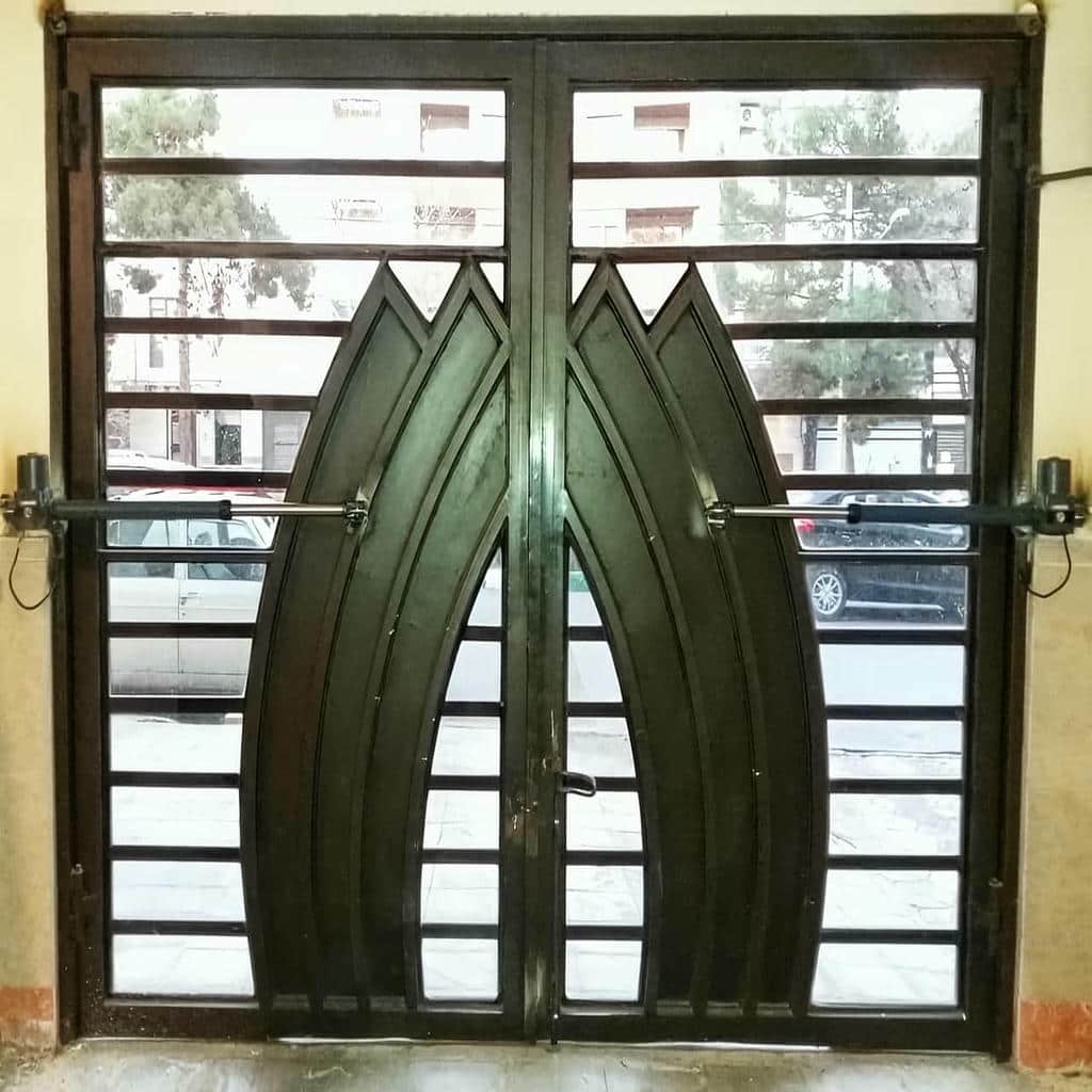 بدنه فلزی موتور پارکینگ