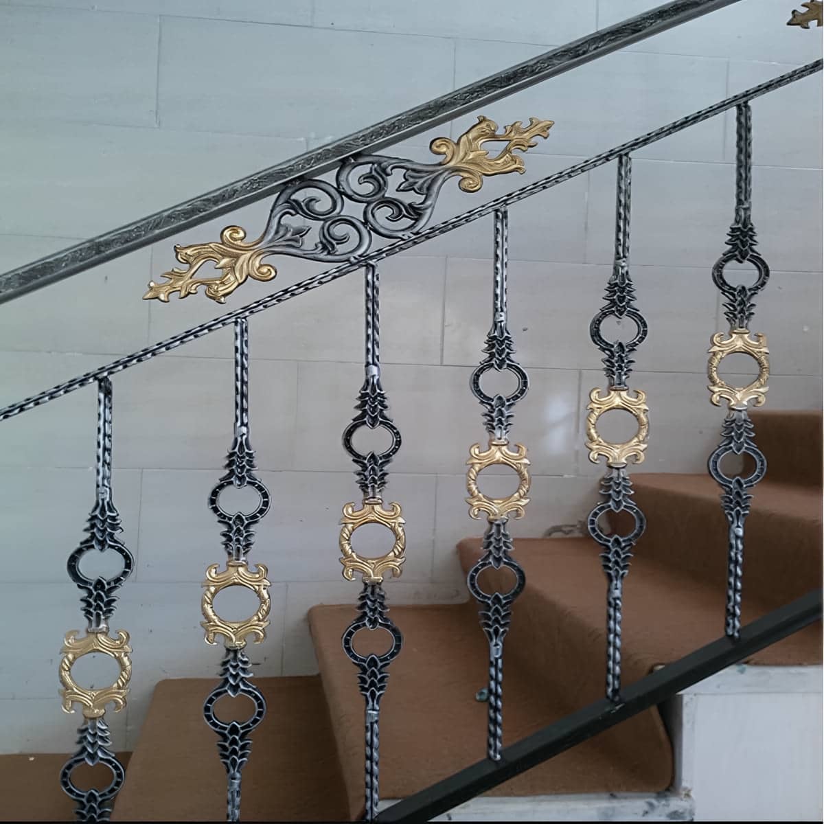 مرکز عرضه تخصصی نرده فرفورژه بالکن مناسب مناطق مرطوب و بارانی