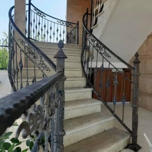 نرده بالکن آپارتمان نمای کلاسیک