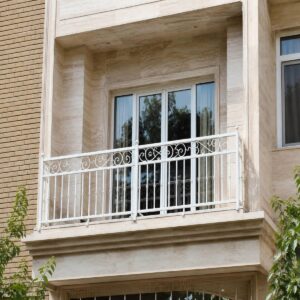 نرده کلاسیک بالکن فلزی با طراحی کلاسیک