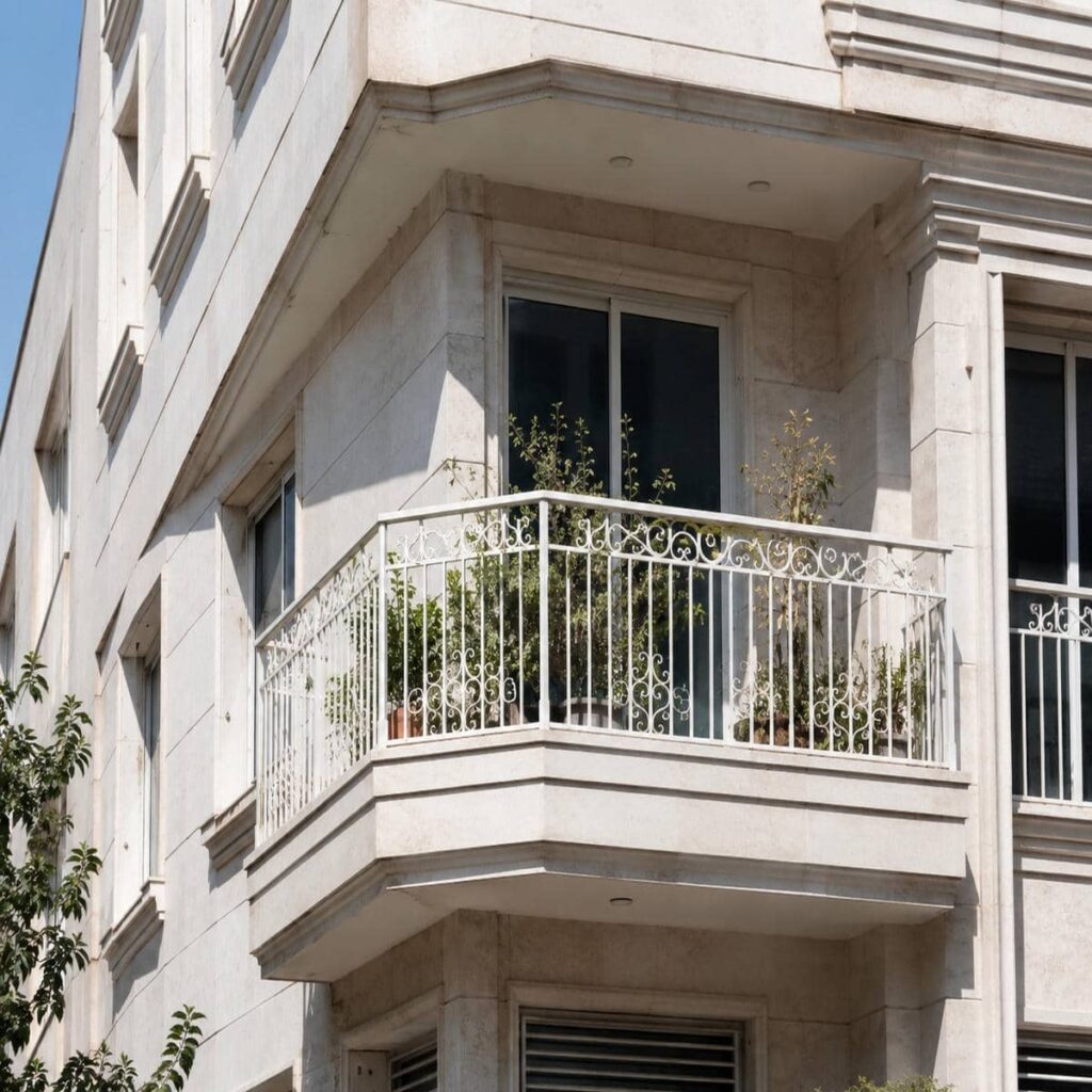 حفاظ راه پله نصب شده در پاگرد مسکونی